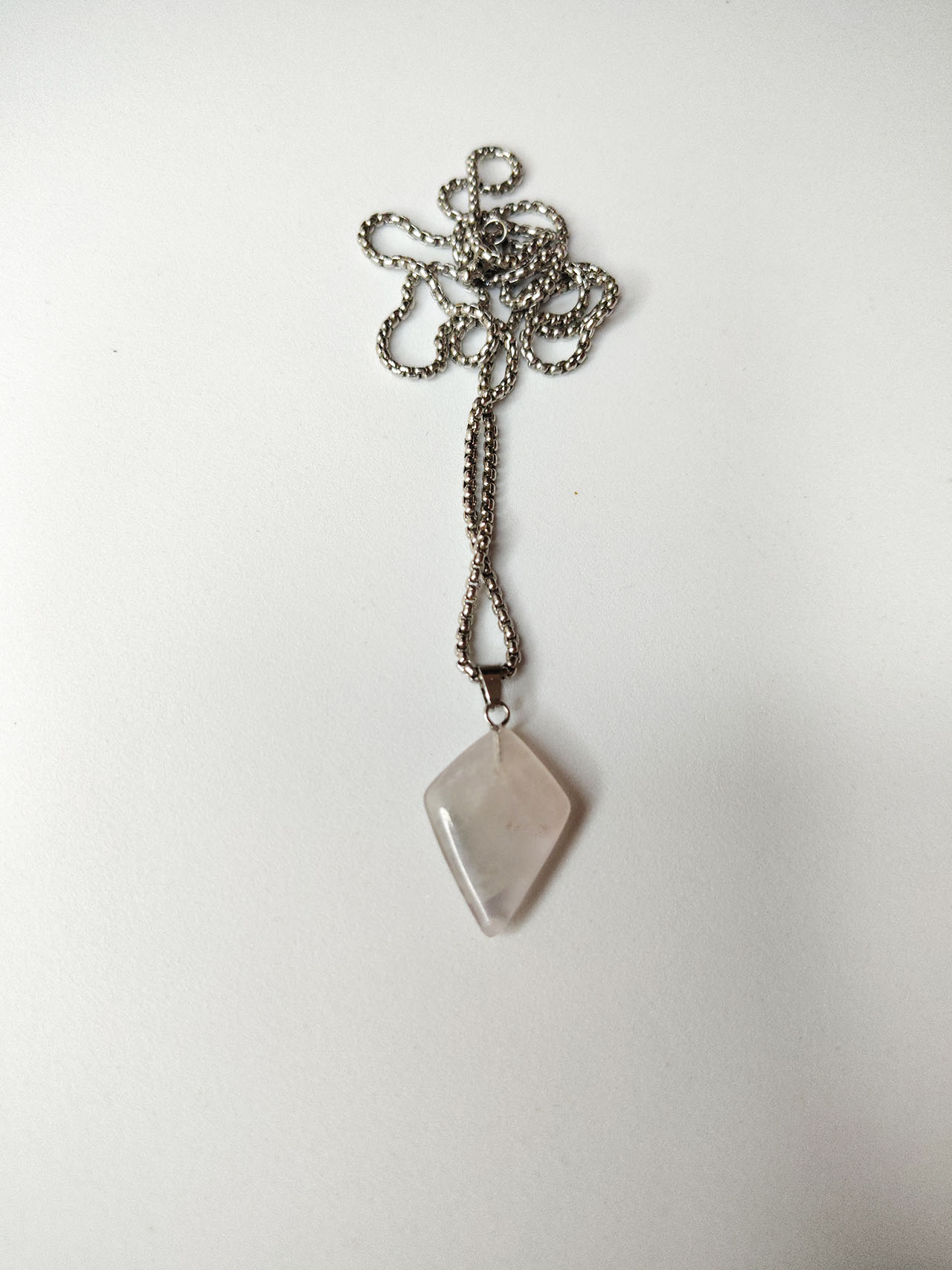 diamond-shaped stone pendant minayer