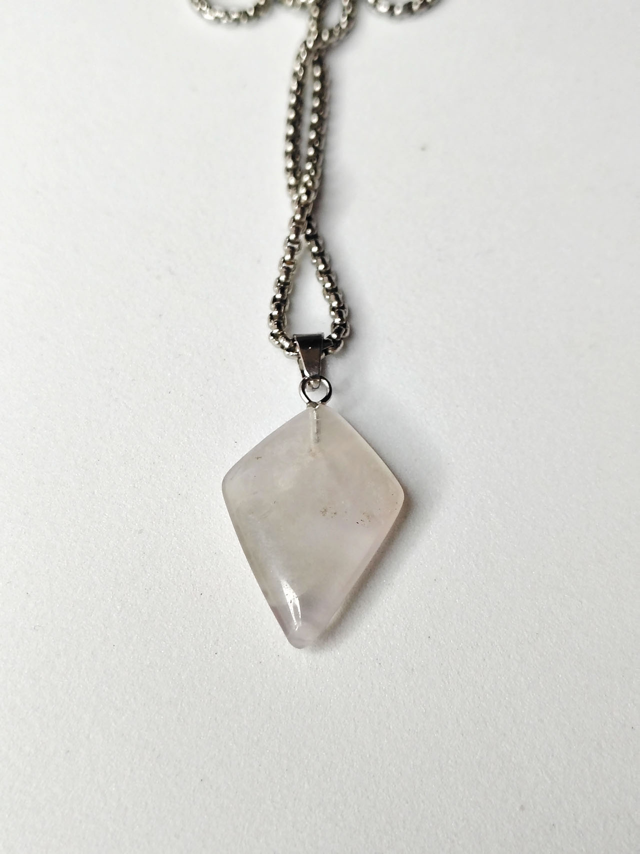 diamond-shaped stone pendant minayer