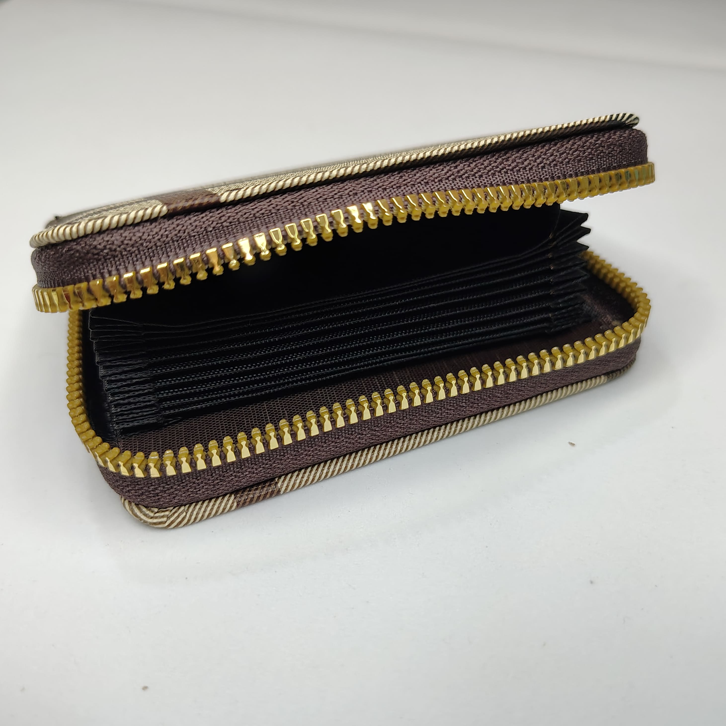 Minayer Card Holder