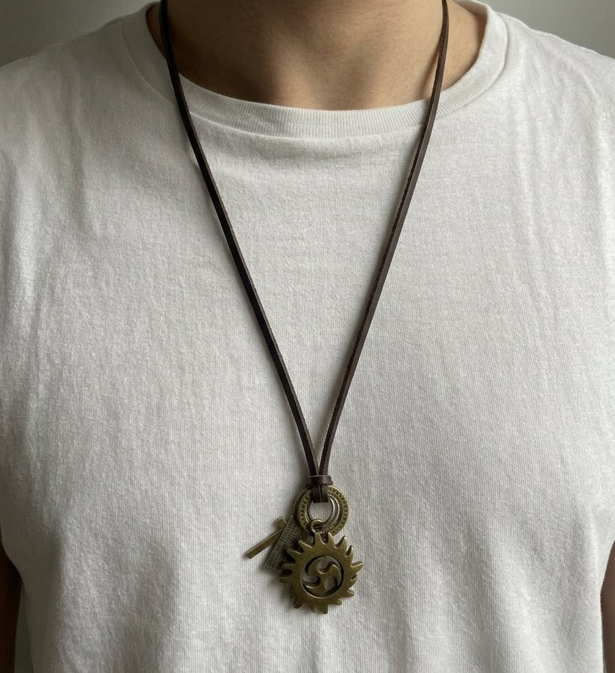 Vintage Sun Pendant Necklace for Men – Leather Cord Chain Necklace – Retro Sun Charm Jewelry
